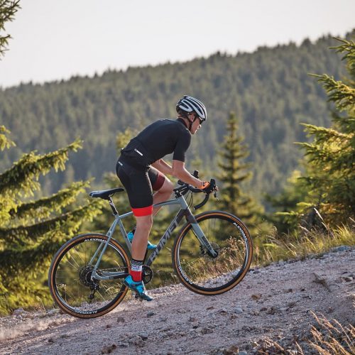 Gravel czyli możliwości i zastosowanie roweru szutrowego