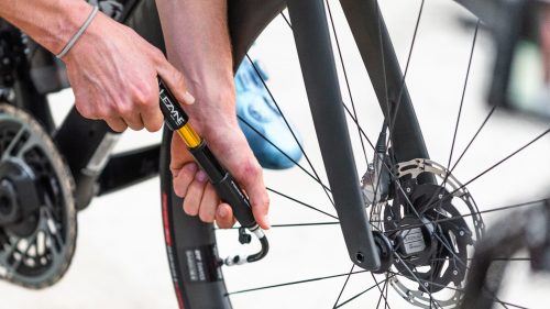 Pompka rowerowa trzymająca ciśnienie